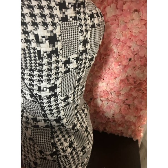 H & M Small Abstract Black and White Bodycon Dress - Picture 4 of 4